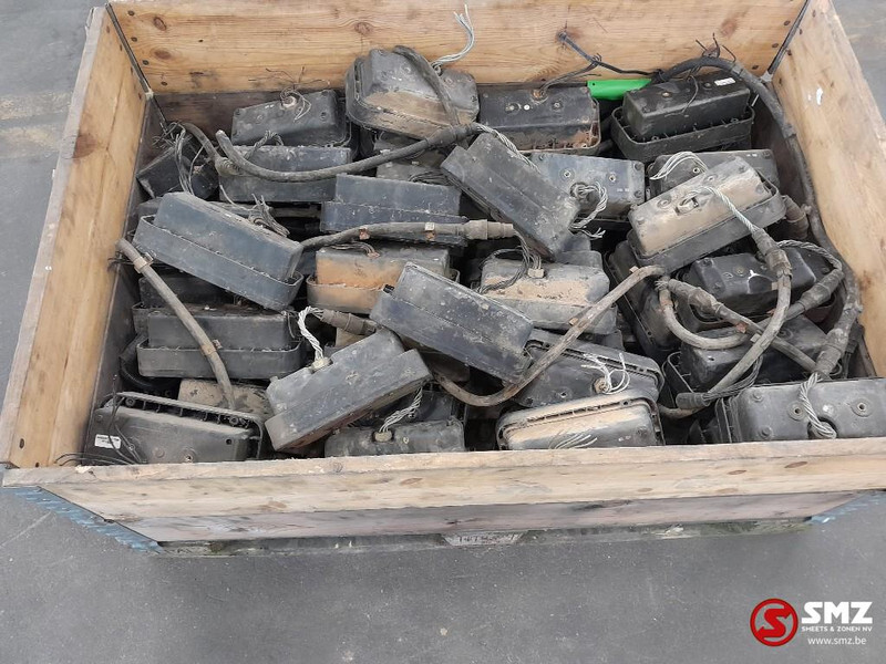Renault Occ set 50 achterlichten links/rechts 24V Renault - Задний фонарь для Грузовиков: фото 4 Renault Occ set 50 achterlichten links/rechts 24V Renault - Задний фонарь для Грузовиков: фото 4