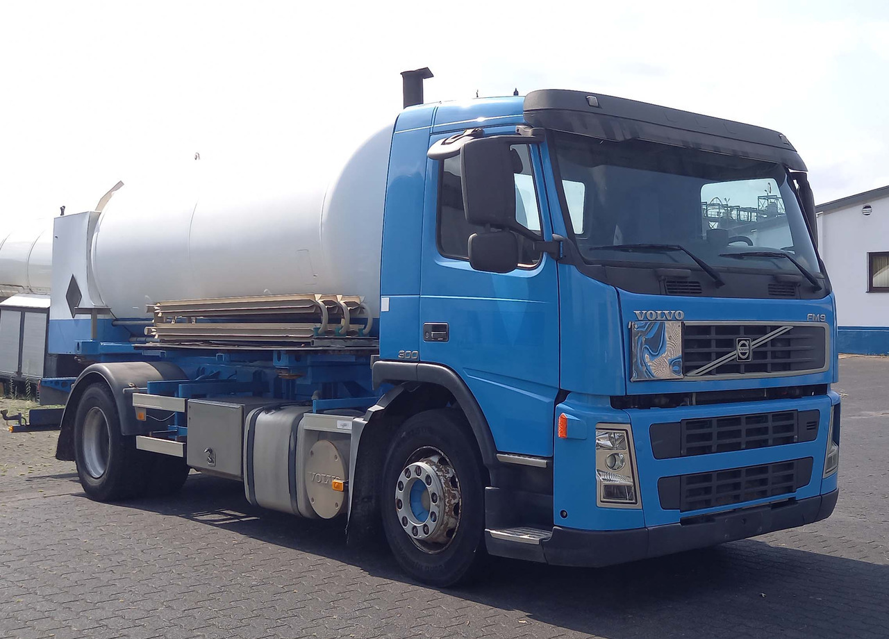 VOLVO Gas tank truck cryogenic used for oxygen, argon, nitrogen - Грузовик-цистерна: фото 1 VOLVO Gas tank truck cryogenic used for oxygen, argon, nitrogen - Грузовик-цистерна: фото 1