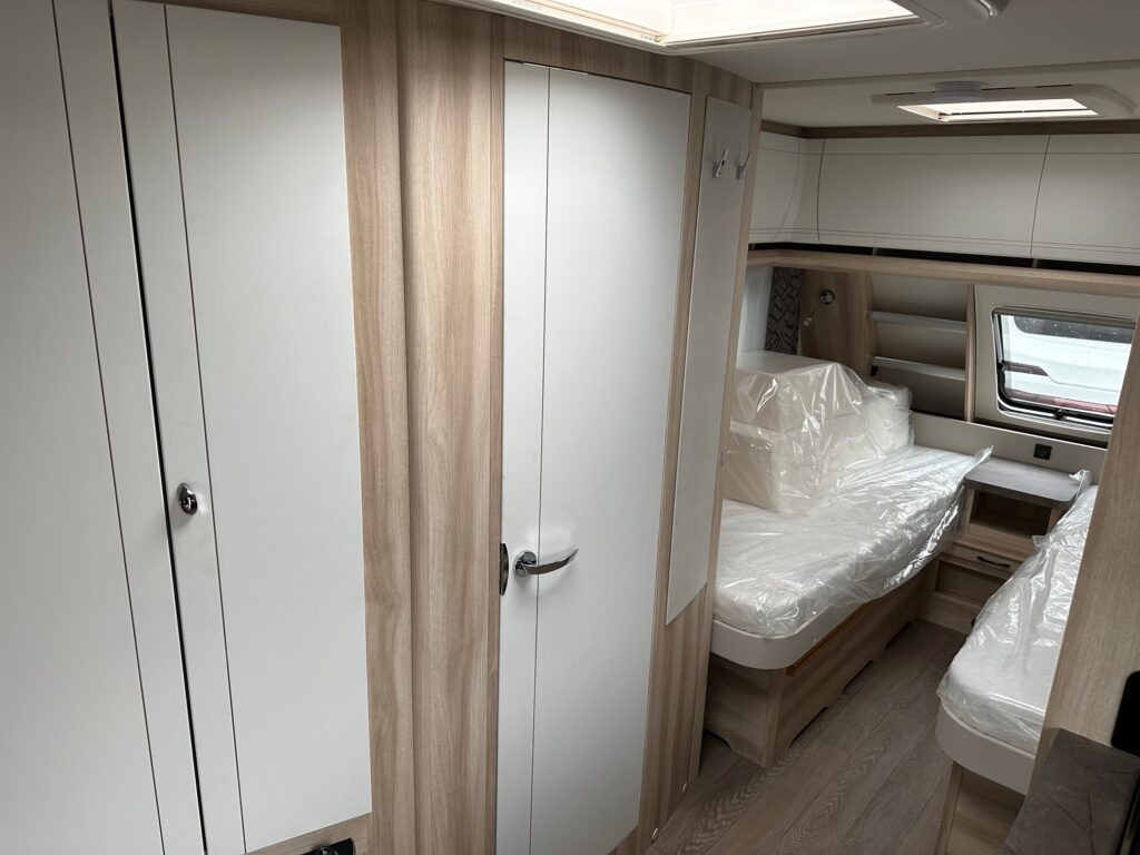 Новый Прицеп дача DE LUXE 495 UL 2024: фото 6