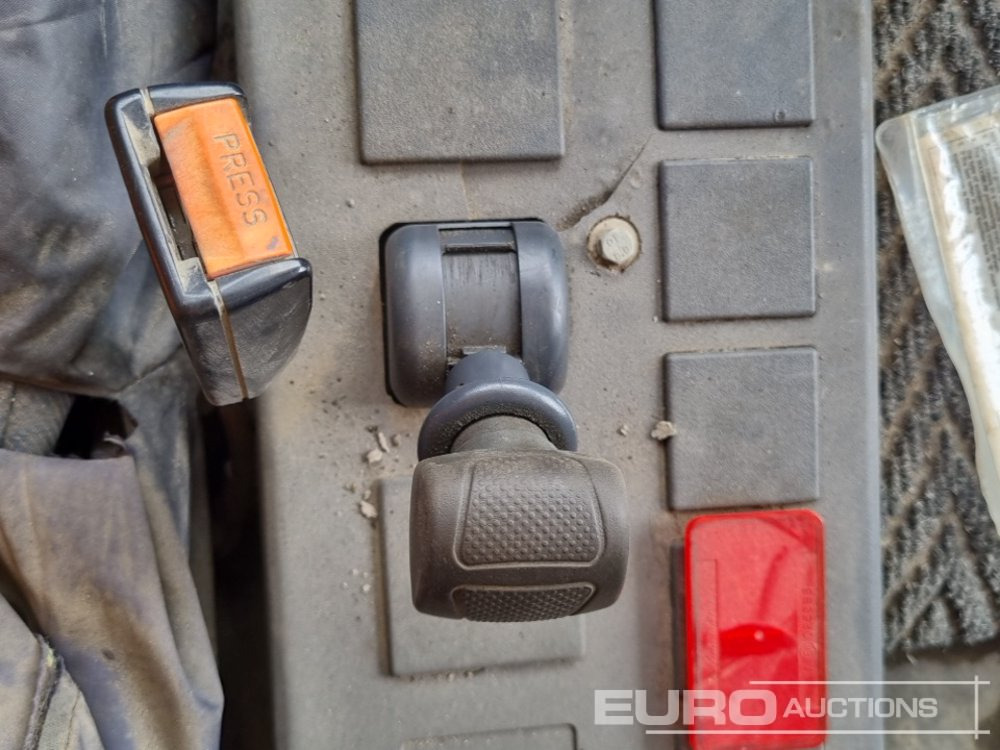 Подметально-уборочная машина 2004 Iveco ML130E18K: фото 35