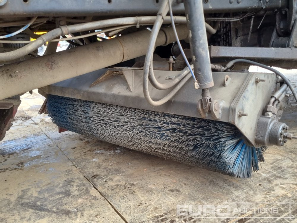Подметально-уборочная машина 2004 Iveco ML130E18K: фото 13
