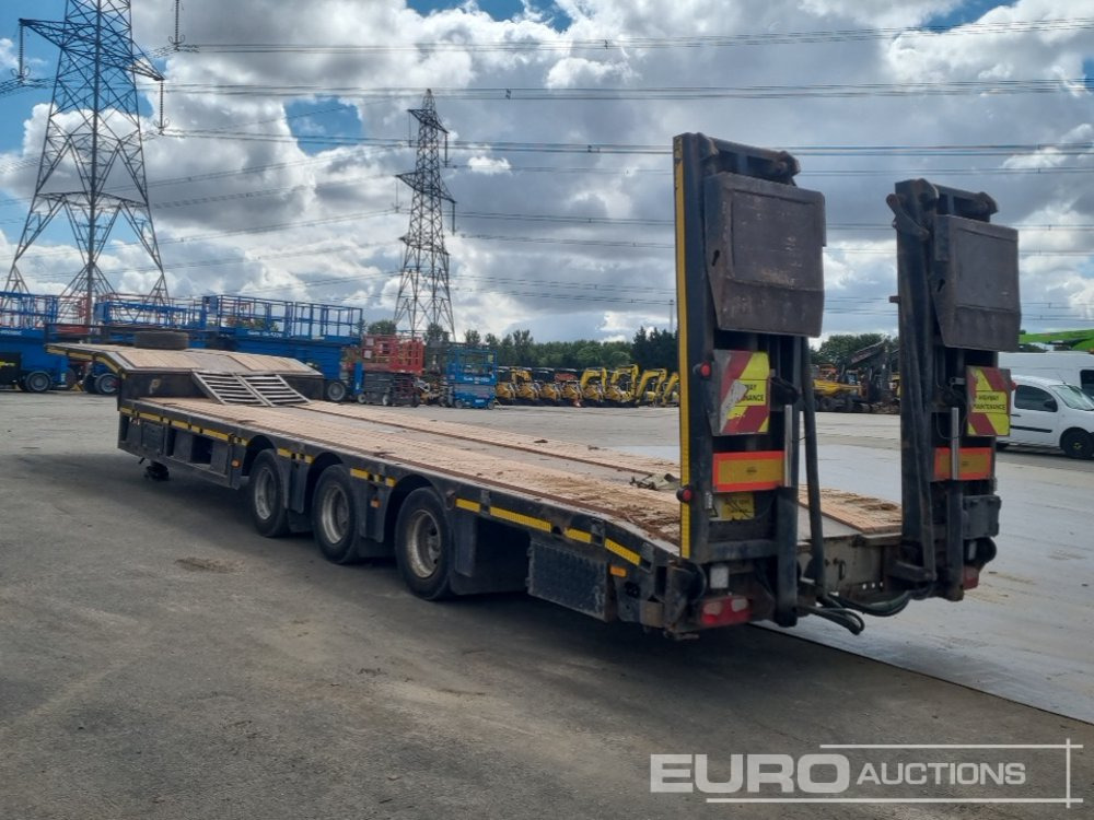 2008 Kassbohrer Tri Axle Step Frame Low Loader Trailer, Outriggers, Hydraulic Flip Toe Ramps. - Низкорамный полуприцеп: фото 3 2008 Kassbohrer Tri Axle Step Frame Low Loader Trailer, Outriggers, Hydraulic Flip Toe Ramps. - Низкорамный полуприцеп: фото 3