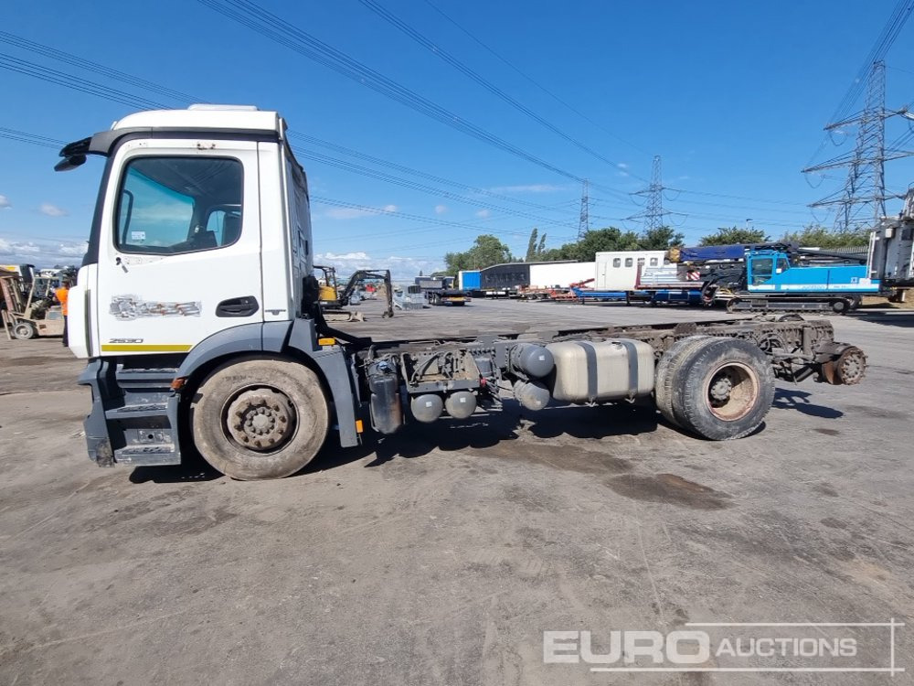 2014 Mercedes Antos 2530 - Грузовик-шасси: фото 2 2014 Mercedes Antos 2530 - Грузовик-шасси: фото 2
