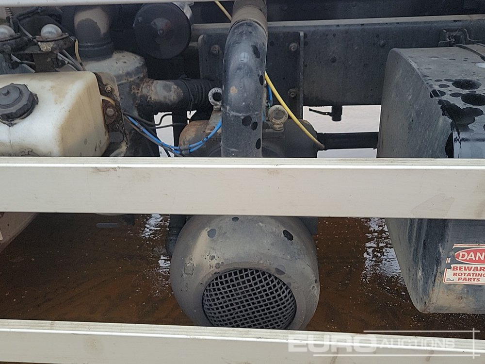 Грузовик-цистерна 2016 Scania P320: фото 24