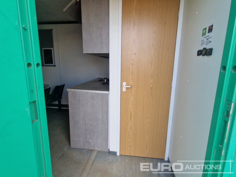 Морской контейнер 22' x 9' Welfare Unit, Drying Room, W/C, 6kVA Stephill Generator (Cannot Be Reconsigned): фото 10