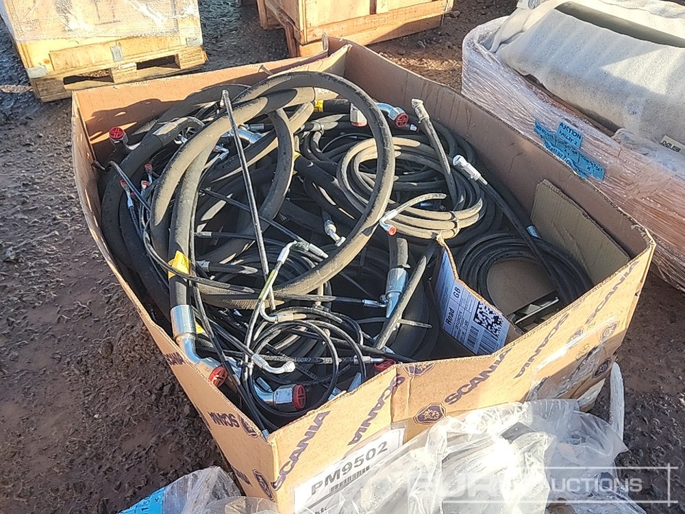 Box Of Hydraulic Hoses, Pins - Тормозной шланг/ Трубопровод для Строительной техники: фото 3 Box Of Hydraulic Hoses, Pins - Тормозной шланг/ Трубопровод для Строительной техники: фото 3