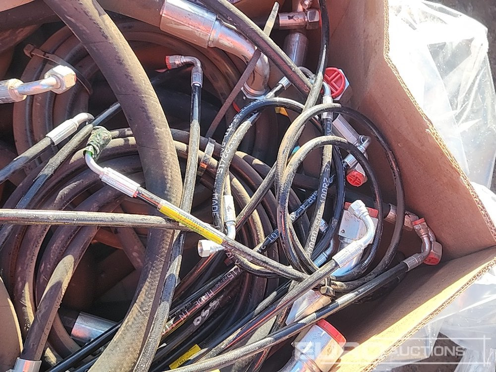 Box Of Hydraulic Hoses, Pins - Тормозной шланг/ Трубопровод для Строительной техники: фото 5 Box Of Hydraulic Hoses, Pins - Тормозной шланг/ Трубопровод для Строительной техники: фото 5