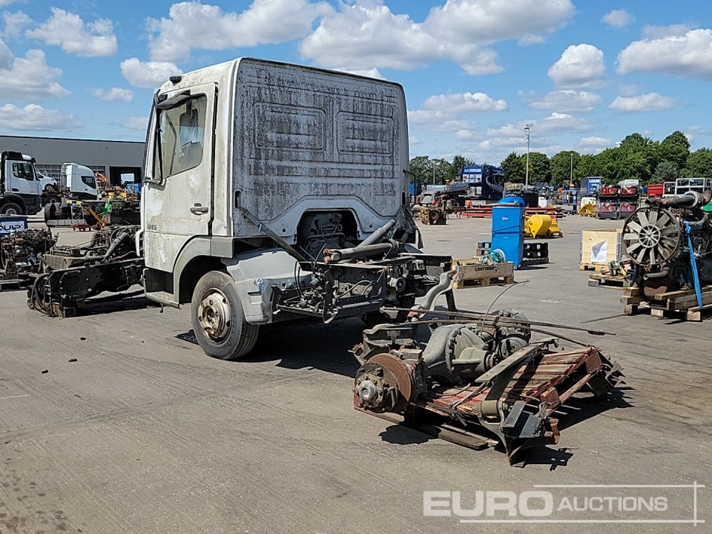 Chassis Cab Cut Off, Pallet of Spare Parts - Кабина для Грузовиков: фото 3 Chassis Cab Cut Off, Pallet of Spare Parts - Кабина для Грузовиков: фото 3