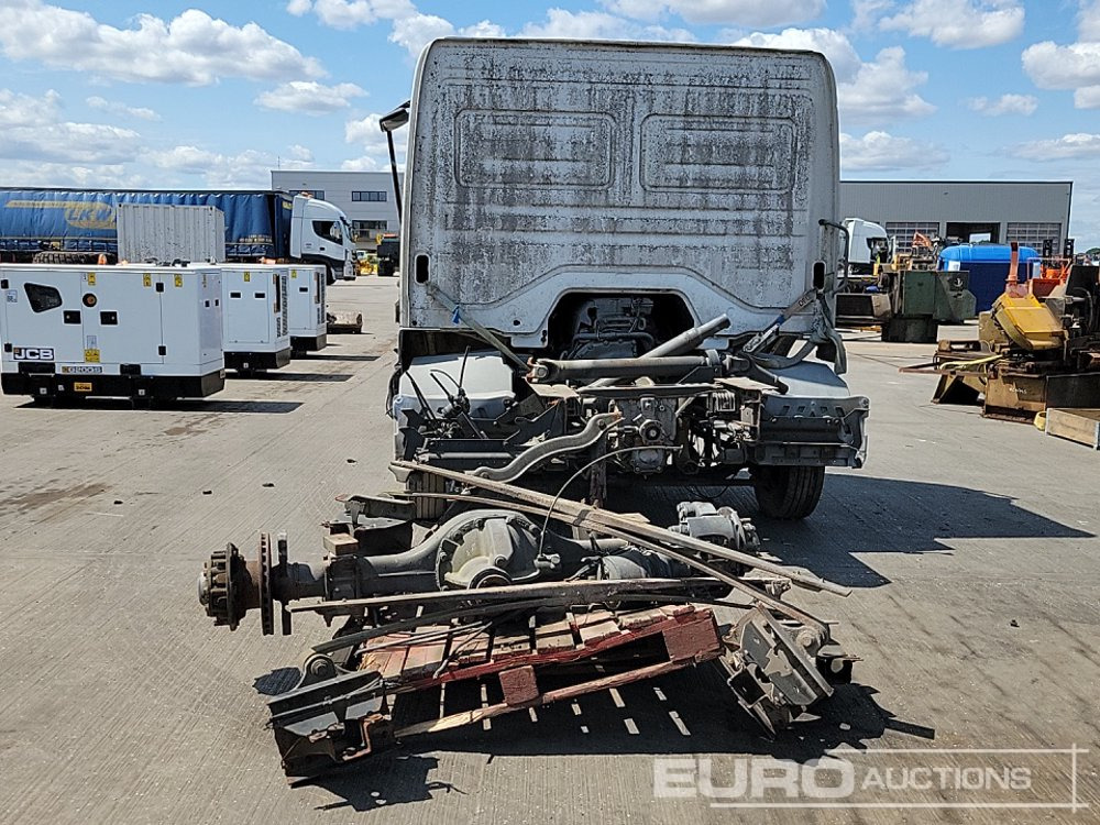 Chassis Cab Cut Off, Pallet of Spare Parts - Кабина для Грузовиков: фото 4 Chassis Cab Cut Off, Pallet of Spare Parts - Кабина для Грузовиков: фото 4