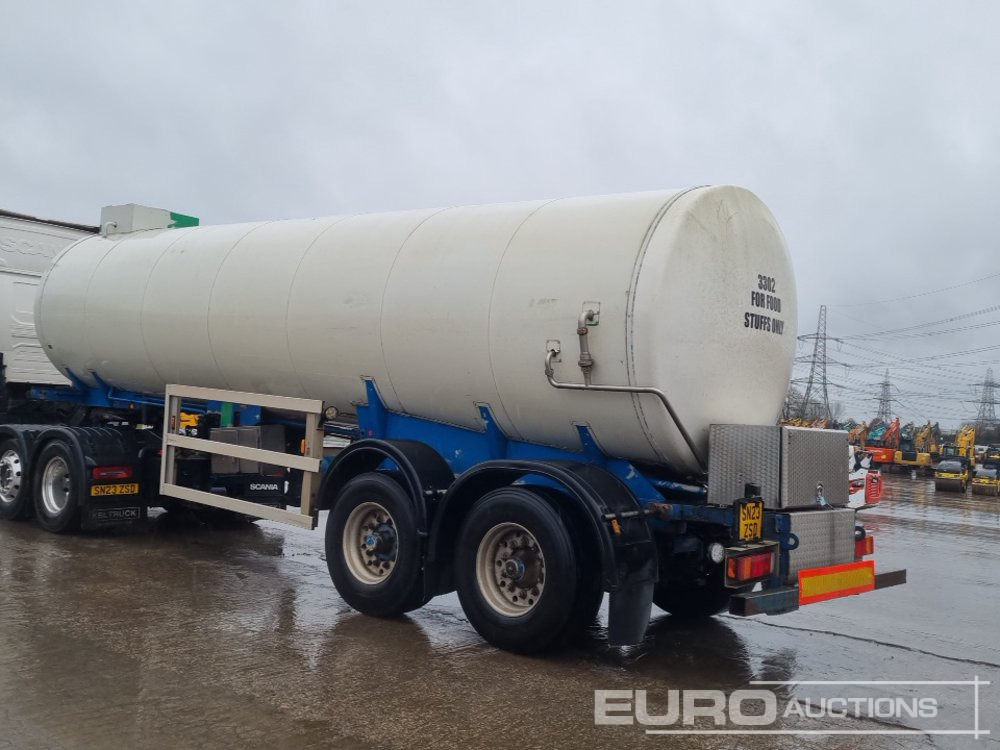 Clayton Twin Axle Tanker Trailer, Rear Steer, Stainless Steel Tank (Plating Certificate Available) - Полуприцеп-цистерна: фото 3 Clayton Twin Axle Tanker Trailer, Rear Steer, Stainless Steel Tank (Plating Certificate Available) - Полуприцеп-цистерна: фото 3