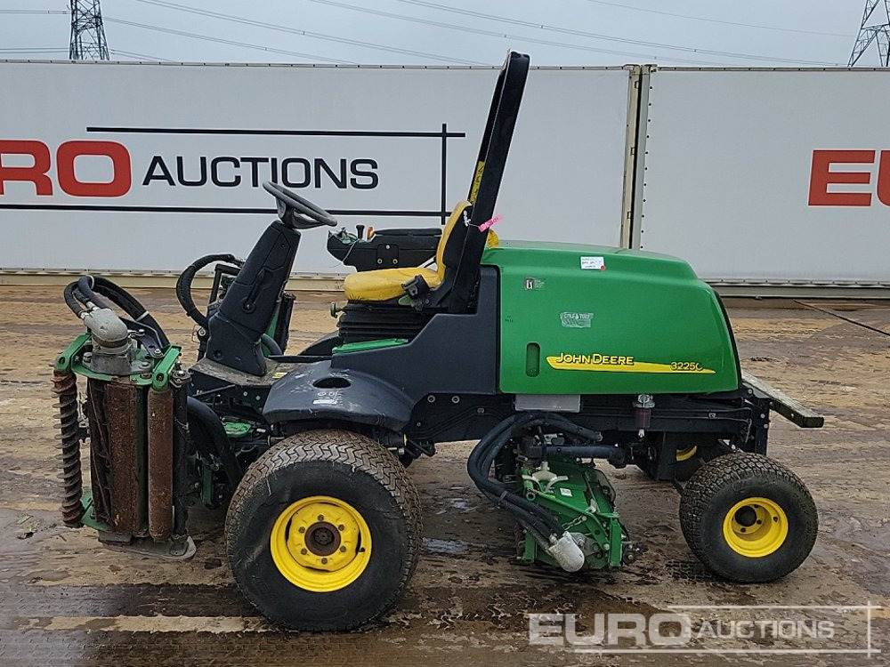 John Deere 3225C - Газонокосилка: фото 2 John Deere 3225C - Газонокосилка: фото 2