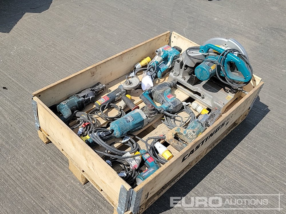 Makita 110Volt Cut Off Saw, Belt Sander, Grinder (2 of), Reciprocating Saw (2 of), Hammer Drill, Screwdriver - Строительное оборудование: фото 1 Makita 110Volt Cut Off Saw, Belt Sander, Grinder (2 of), Reciprocating Saw (2 of), Hammer Drill, Screwdriver - Строительное оборудование: фото 1