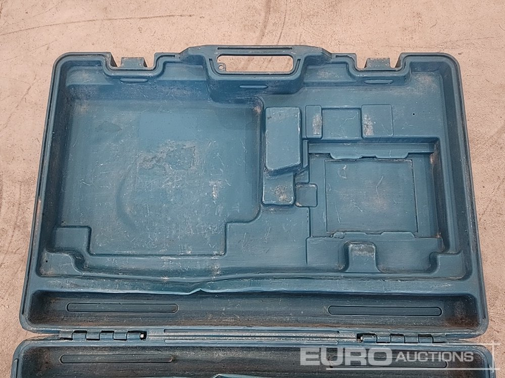 Makita HM5001C 110 Volt Breaker - Строительное оборудование: фото 5 Makita HM5001C 110 Volt Breaker - Строительное оборудование: фото 5