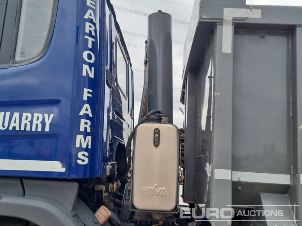Самосвал Scania P400: фото 24