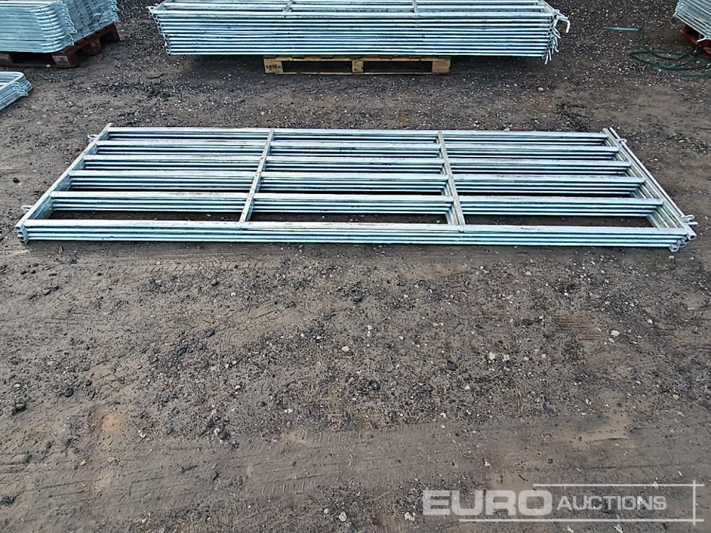 Unused 10' Galvanised Calf Hurdle (4 of) - Сельскохозяйственная техника: фото 1 Unused 10' Galvanised Calf Hurdle (4 of) - Сельскохозяйственная техника: фото 1