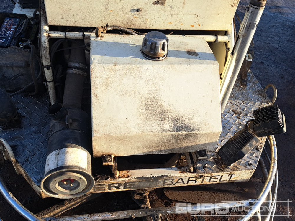 Terex Bartell TS100 Diesel Ride On Power Float, Kubota Engine - Асфальтоукладочная техника: фото 5 Terex Bartell TS100 Diesel Ride On Power Float, Kubota Engine - Асфальтоукладочная техника: фото 5