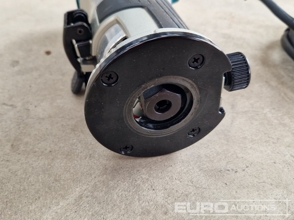 Unused Makita RT0700C 110v Router - Строительное оборудование: фото 5 Unused Makita RT0700C 110v Router - Строительное оборудование: фото 5