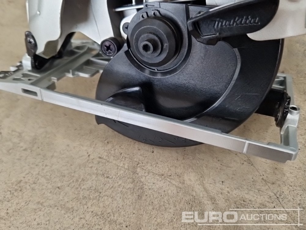 Unused Makita XSS02 18v XLT Circlar Saw (Body Only) - Строительное оборудование: фото 5 Unused Makita XSS02 18v XLT Circlar Saw (Body Only) - Строительное оборудование: фото 5