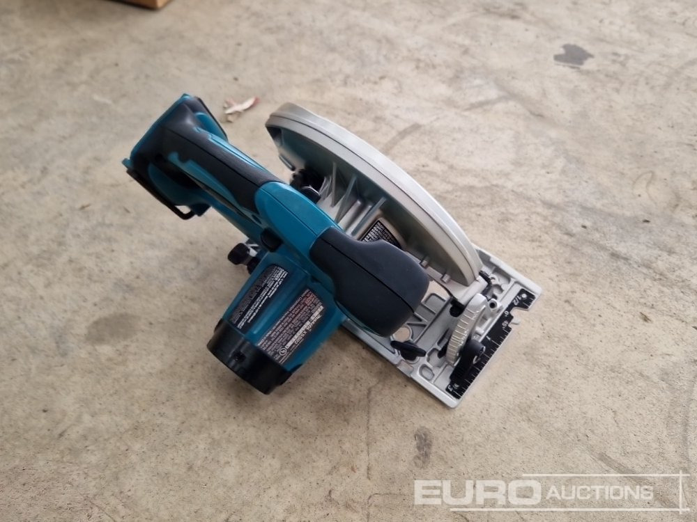 Unused Makita XSS02 18v XLT Circlar Saw (Body Only) - Строительное оборудование: фото 2 Unused Makita XSS02 18v XLT Circlar Saw (Body Only) - Строительное оборудование: фото 2