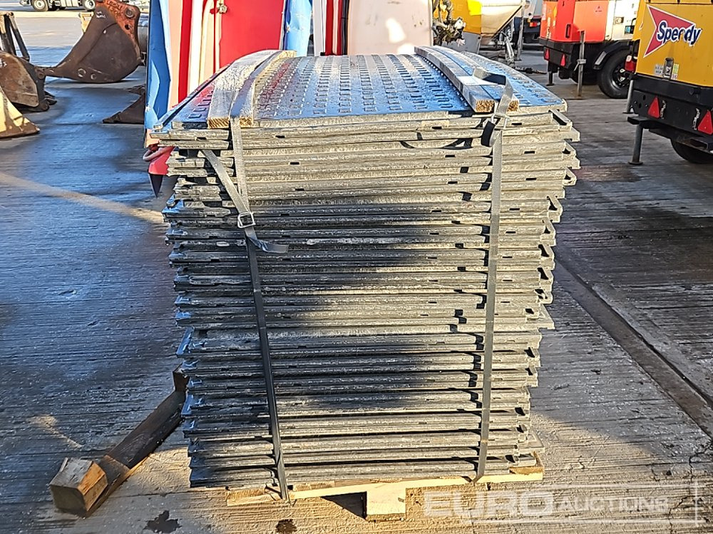 Unused Pallet of PVC Ground Mats - Строительное оборудование: фото 2 Unused Pallet of PVC Ground Mats - Строительное оборудование: фото 2