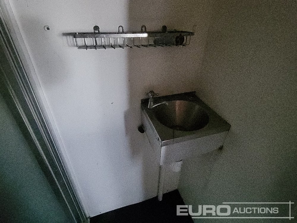 Полуприцеп-фургон Wilson Tri Axle Double Deck Motor Sport Stepframe Trailer, Kitchen, Shower, Bedrooms, Garage: фото 31