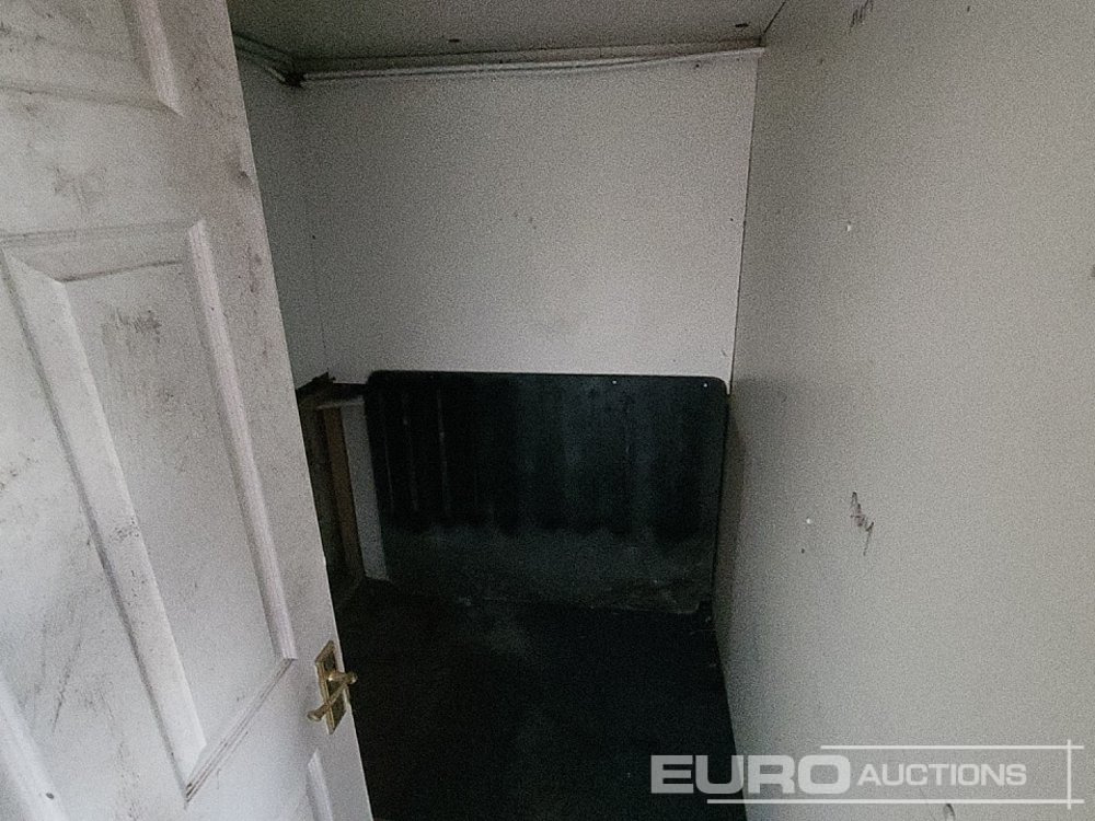 Полуприцеп-фургон Wilson Tri Axle Double Deck Motor Sport Stepframe Trailer, Kitchen, Shower, Bedrooms, Garage: фото 24