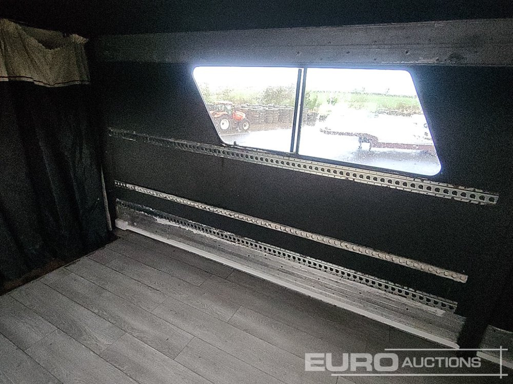 Полуприцеп-фургон Wilson Tri Axle Double Deck Motor Sport Stepframe Trailer, Kitchen, Shower, Bedrooms, Garage: фото 33