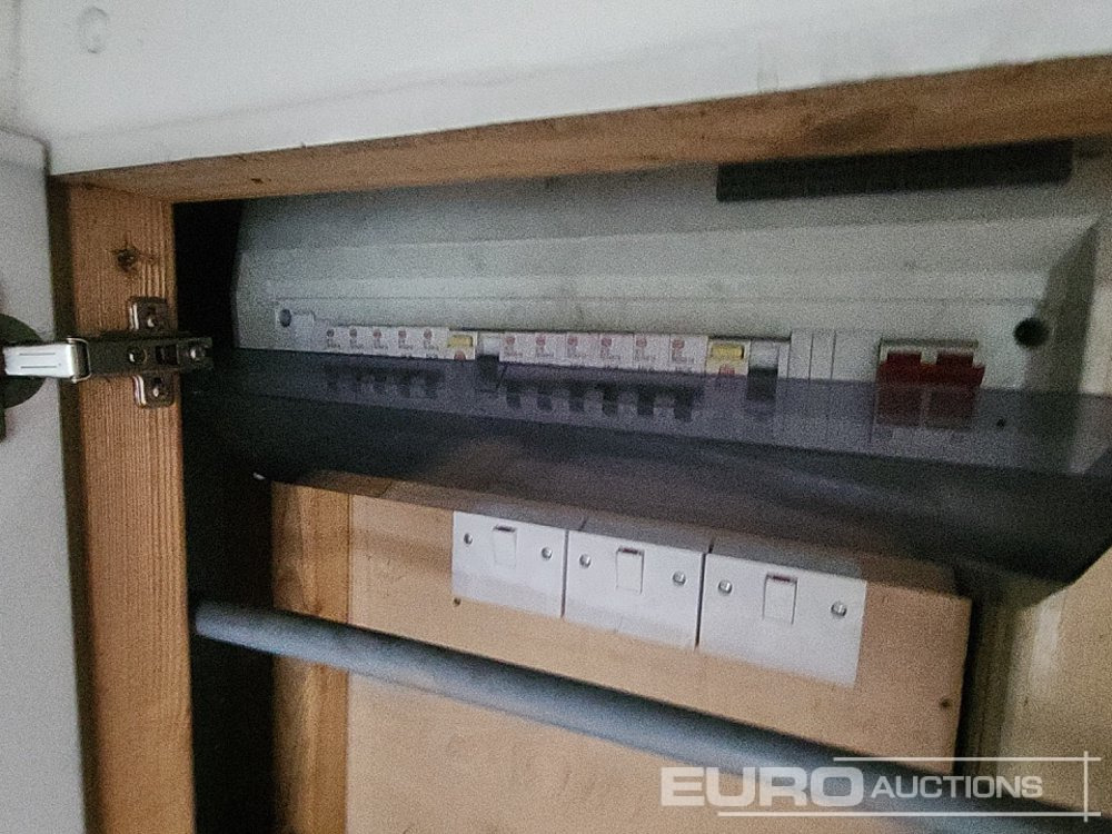 Полуприцеп-фургон Wilson Tri Axle Double Deck Motor Sport Stepframe Trailer, Kitchen, Shower, Bedrooms, Garage: фото 26