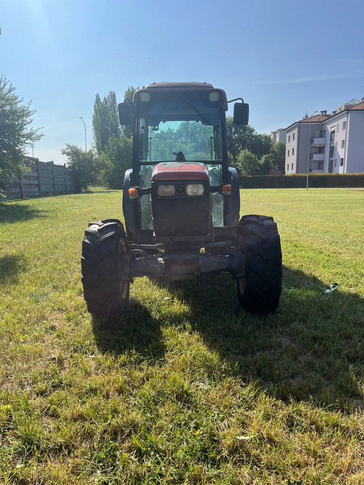 Trattore usato New Holland TNF90 - Трактор: фото 2 Trattore usato New Holland TNF90 - Трактор: фото 2