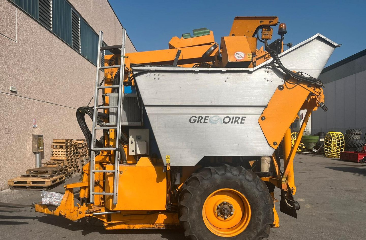 Vendemmiatrice usata Grégoire G60I - Уборочная машина для винограда: фото 1 Vendemmiatrice usata Grégoire G60I - Уборочная машина для винограда: фото 1