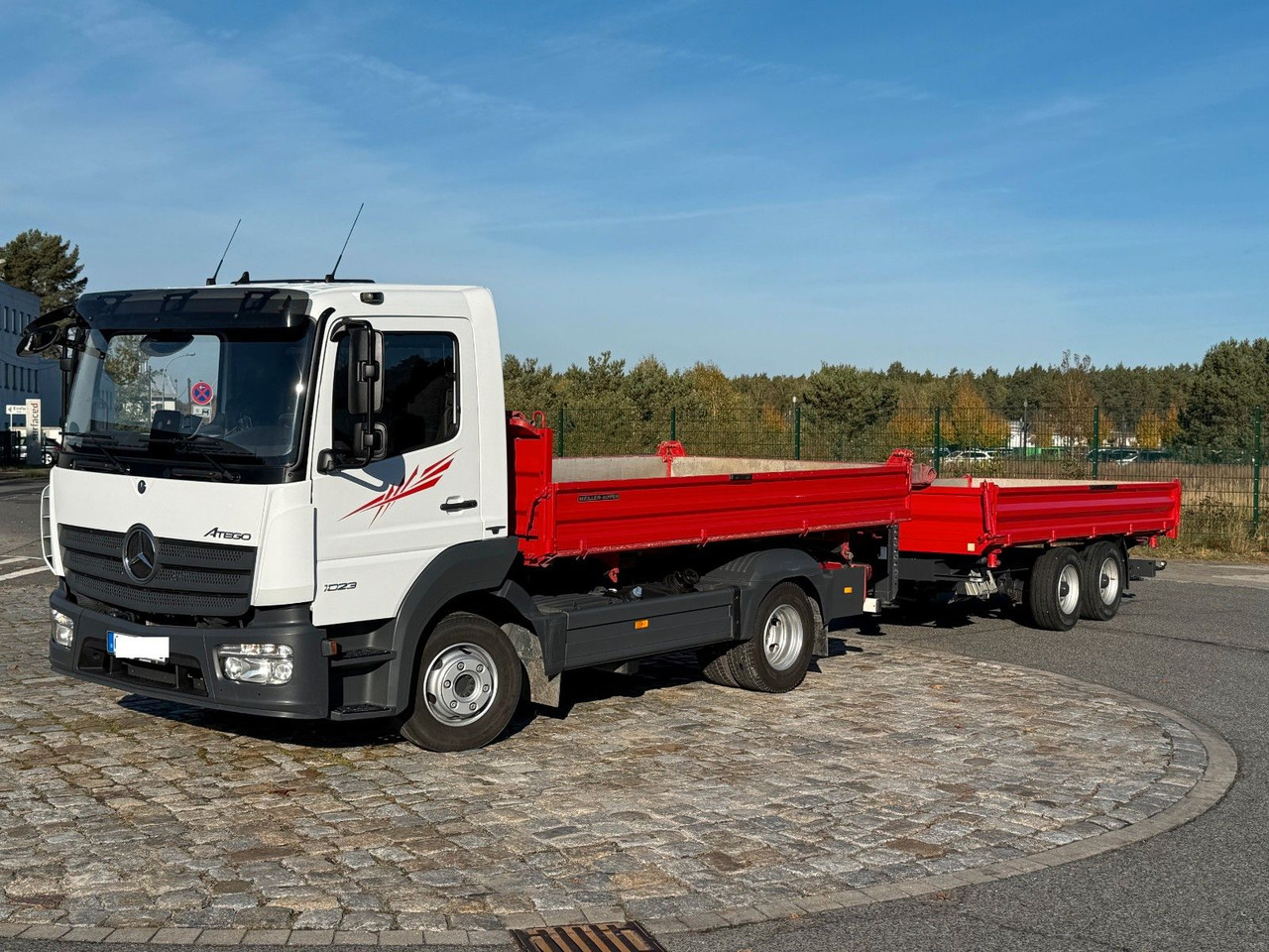 Mercedes-Benz Atego 1023 + Anhänger Dreiseitenkipper - Самосвал: фото 3 Mercedes-Benz Atego 1023 + Anhänger Dreiseitenkipper - Самосвал: фото 3