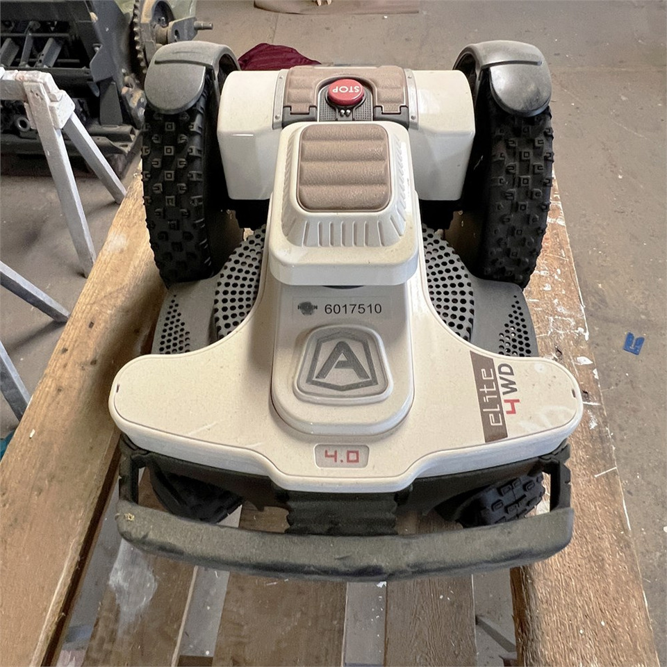 Ambrogio 4.0 Elite Premium 4 wd - Газонокосилка: фото 3 Ambrogio 4.0 Elite Premium 4 wd - Газонокосилка: фото 3