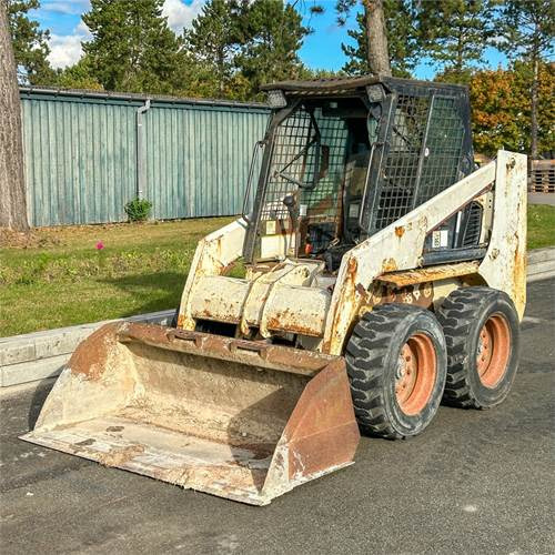 Bobcat 753 - Мини-погрузчик с бортовым поворотом: фото 2 Bobcat 753 - Мини-погрузчик с бортовым поворотом: фото 2