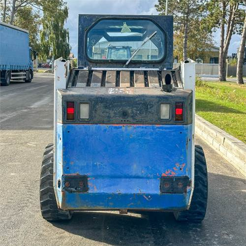 Bobcat 753 - Мини-погрузчик с бортовым поворотом: фото 5 Bobcat 753 - Мини-погрузчик с бортовым поворотом: фото 5