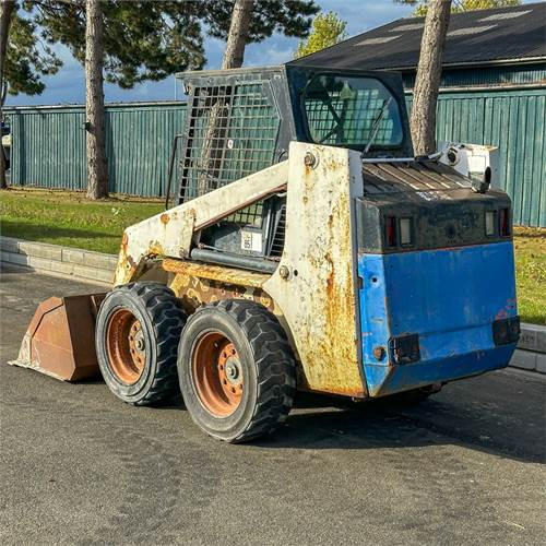 Bobcat 753 - Мини-погрузчик с бортовым поворотом: фото 4 Bobcat 753 - Мини-погрузчик с бортовым поворотом: фото 4
