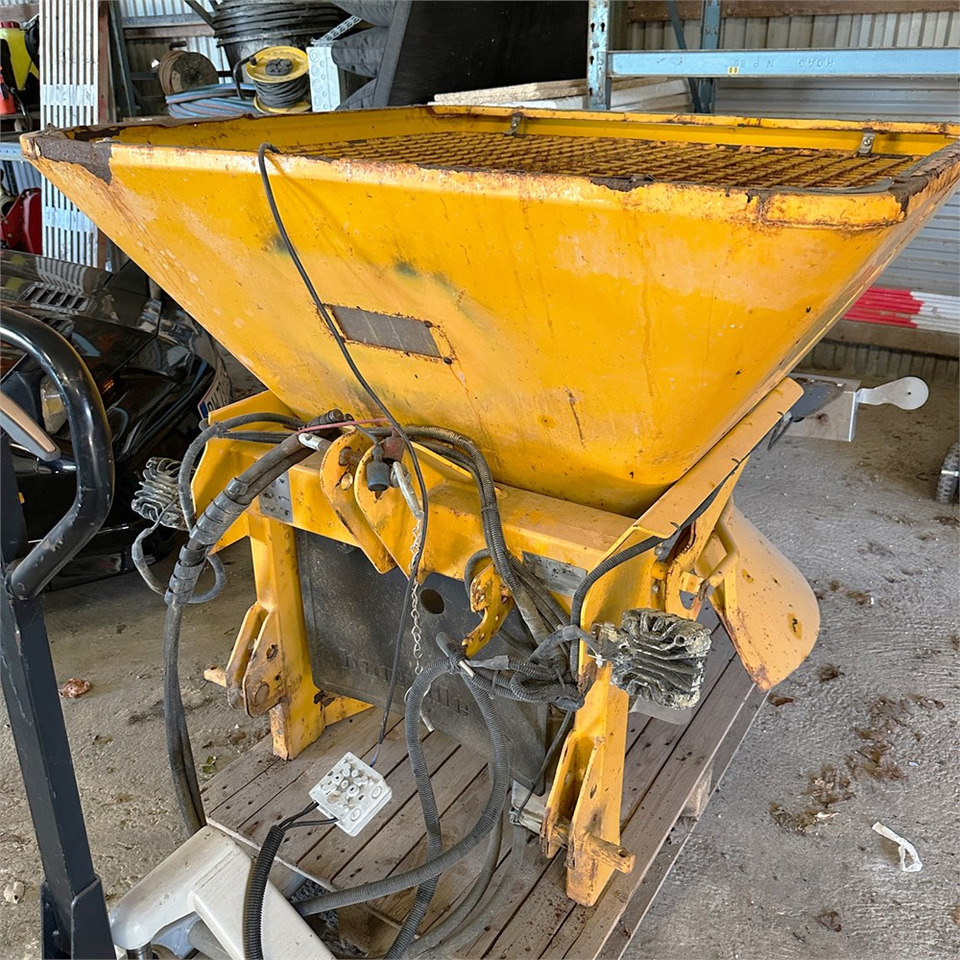 Bogballe S3 - Разбрасыватель песка/ Соли: фото 1 Bogballe S3 - Разбрасыватель песка/ Соли: фото 1