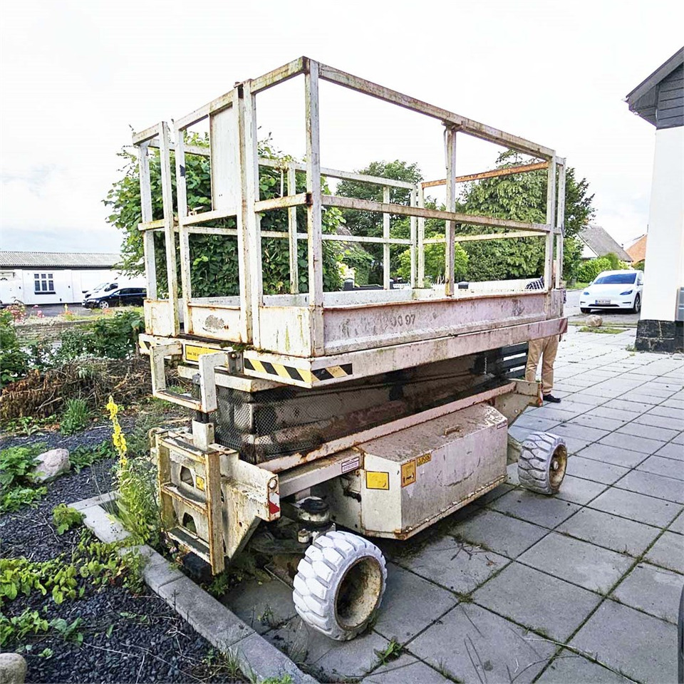 Holland Lift MONOSTAR Y-83EL16 - Ножничный подъемник: фото 2 Holland Lift MONOSTAR Y-83EL16 - Ножничный подъемник: фото 2