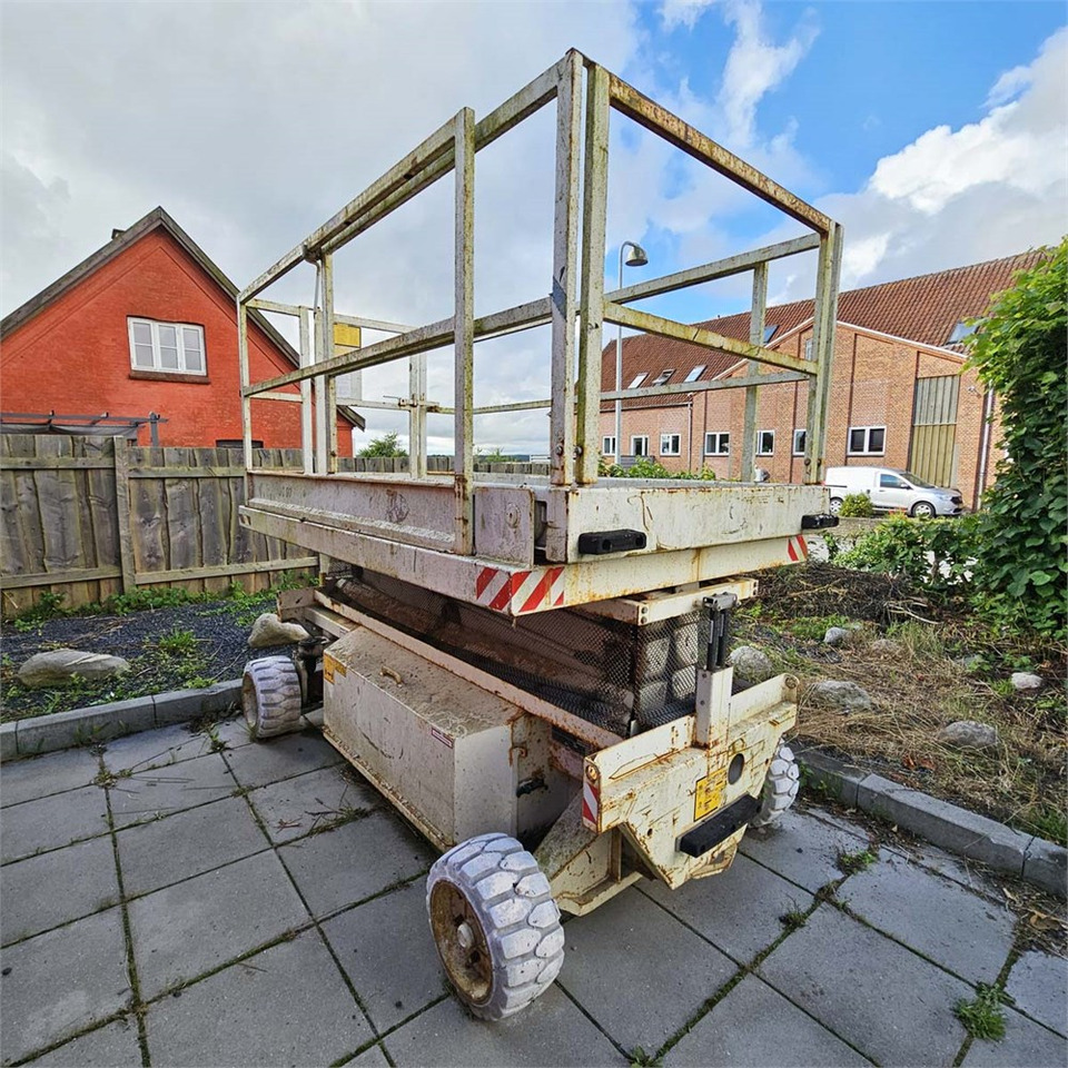 Holland Lift MONOSTAR Y-83EL16 - Ножничный подъемник: фото 3 Holland Lift MONOSTAR Y-83EL16 - Ножничный подъемник: фото 3