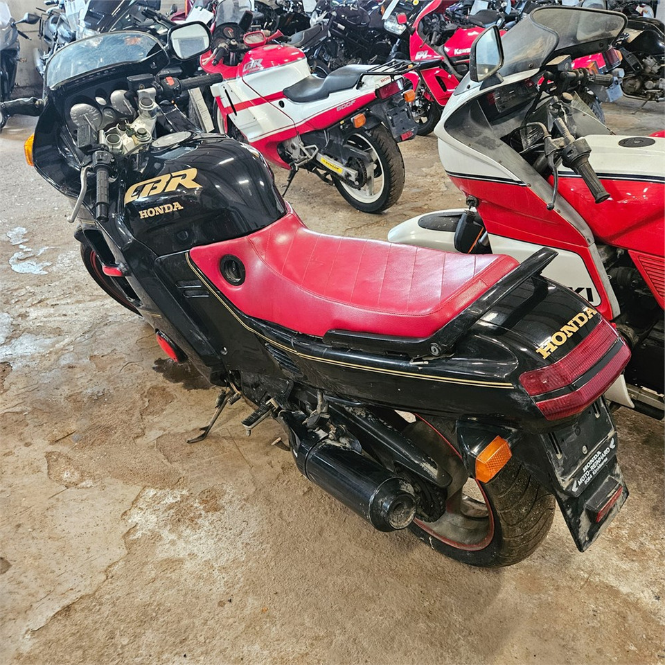 Honda CBR1000F - Мотоцикл: фото 5 Honda CBR1000F - Мотоцикл: фото 5