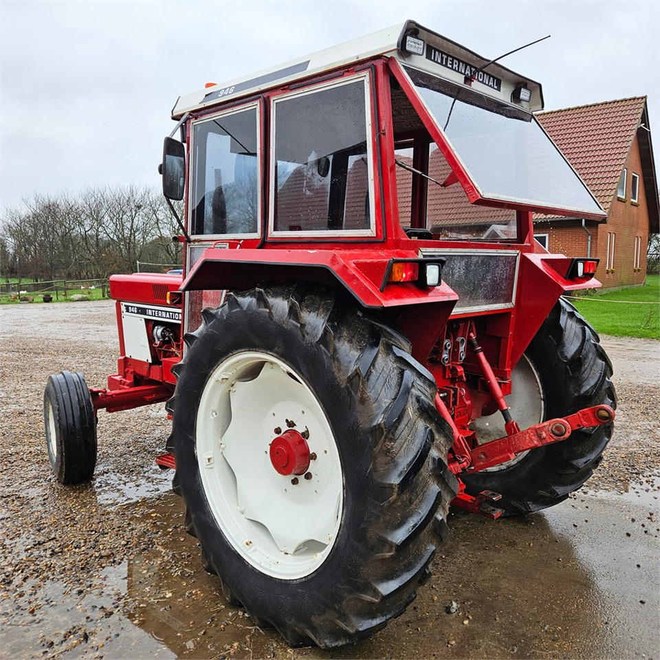 International IH 946 - Трактор: фото 3 International IH 946 - Трактор: фото 3