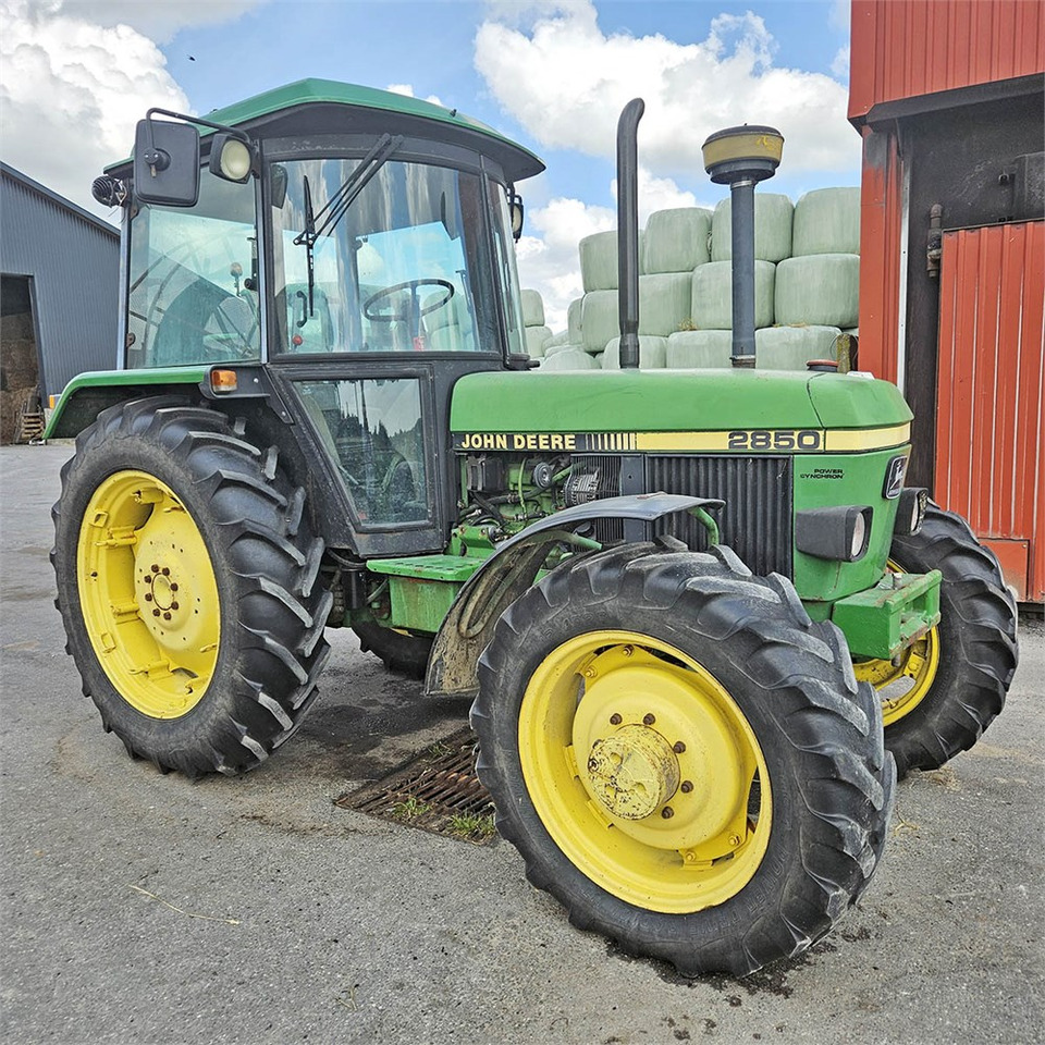 John Deere 2850 MFWD - Трактор: фото 1 John Deere 2850 MFWD - Трактор: фото 1