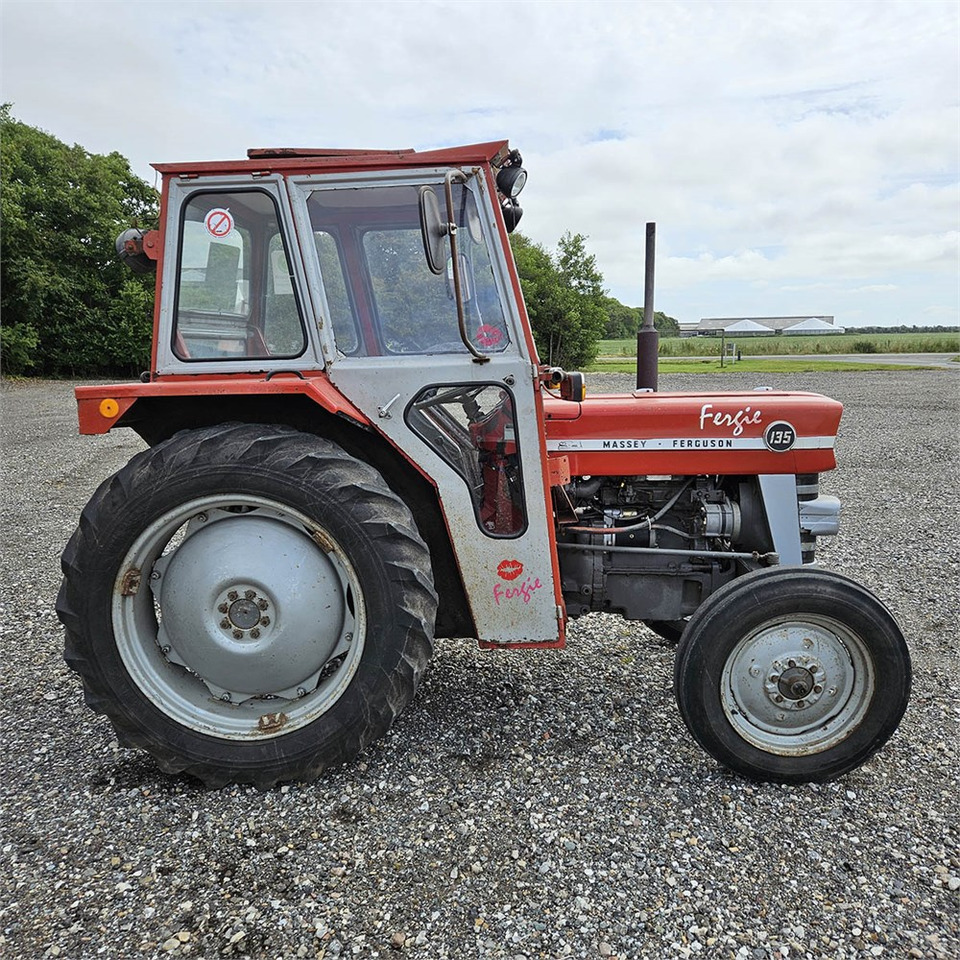 Massey Ferguson MF135 - Трактор: фото 2 Massey Ferguson MF135 - Трактор: фото 2