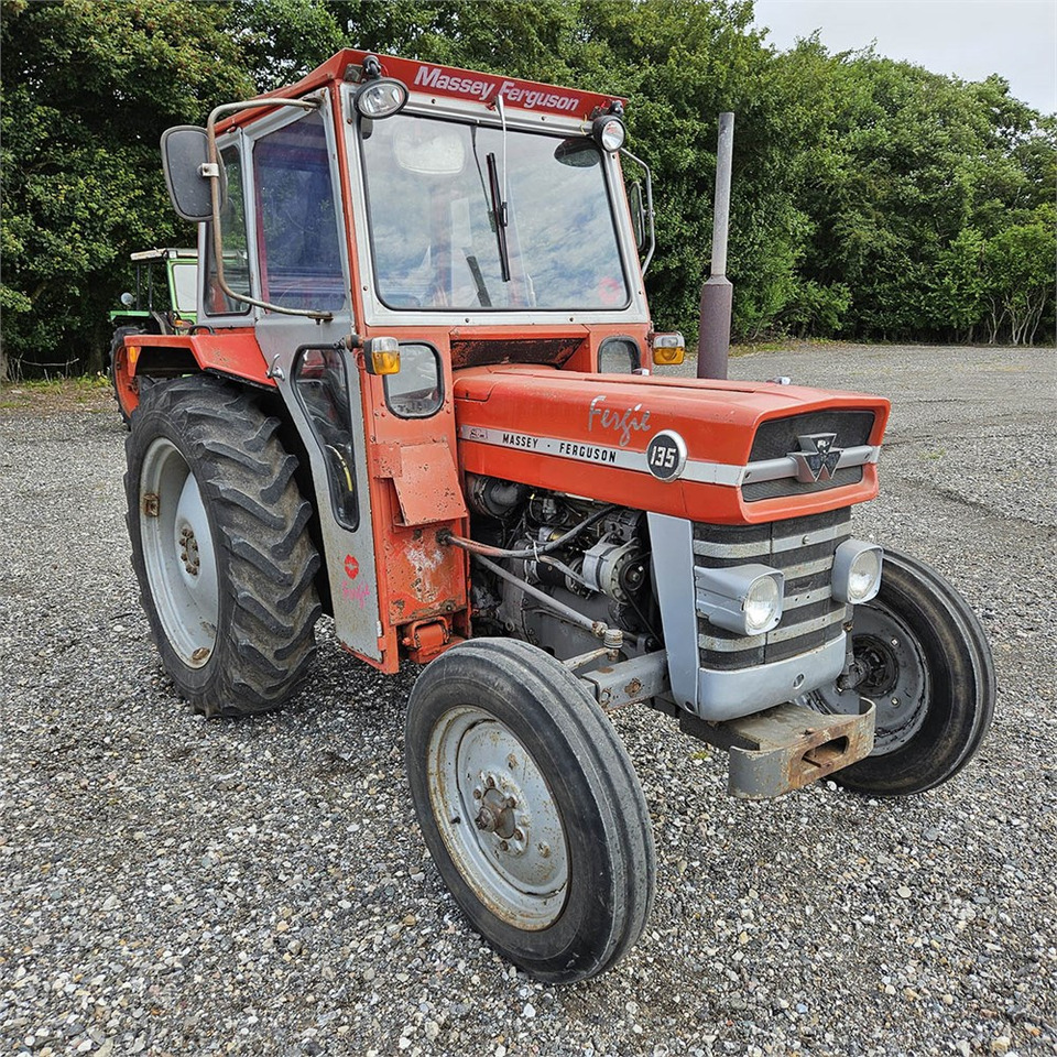 Massey Ferguson MF135 - Трактор: фото 1 Massey Ferguson MF135 - Трактор: фото 1