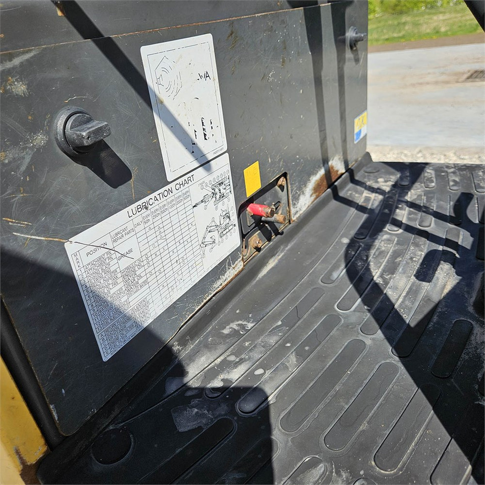 Мини-экскаватор New Holland E10 SR: фото 18