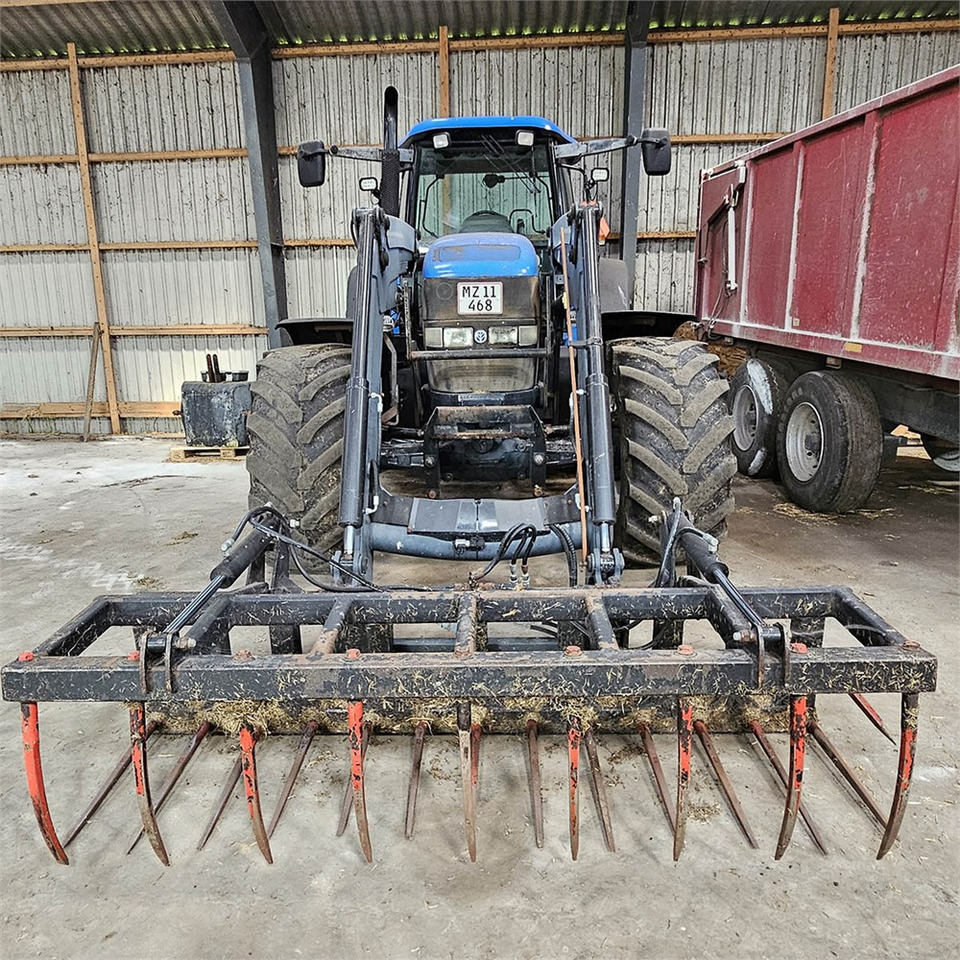 New Holland TM 190 4WD - Трактор: фото 2 New Holland TM 190 4WD - Трактор: фото 2