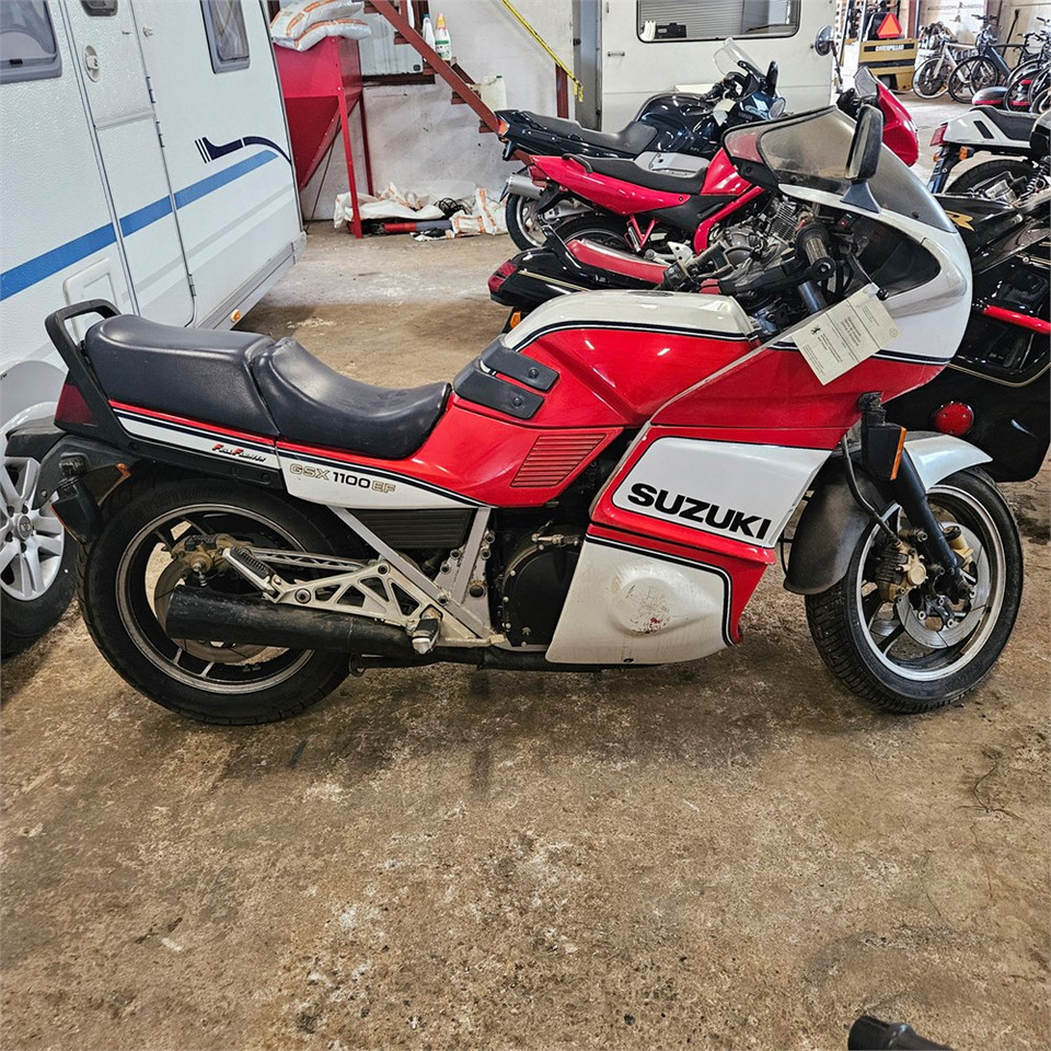 Suzuki GSX1100EF - Мотоцикл: фото 2 Suzuki GSX1100EF - Мотоцикл: фото 2