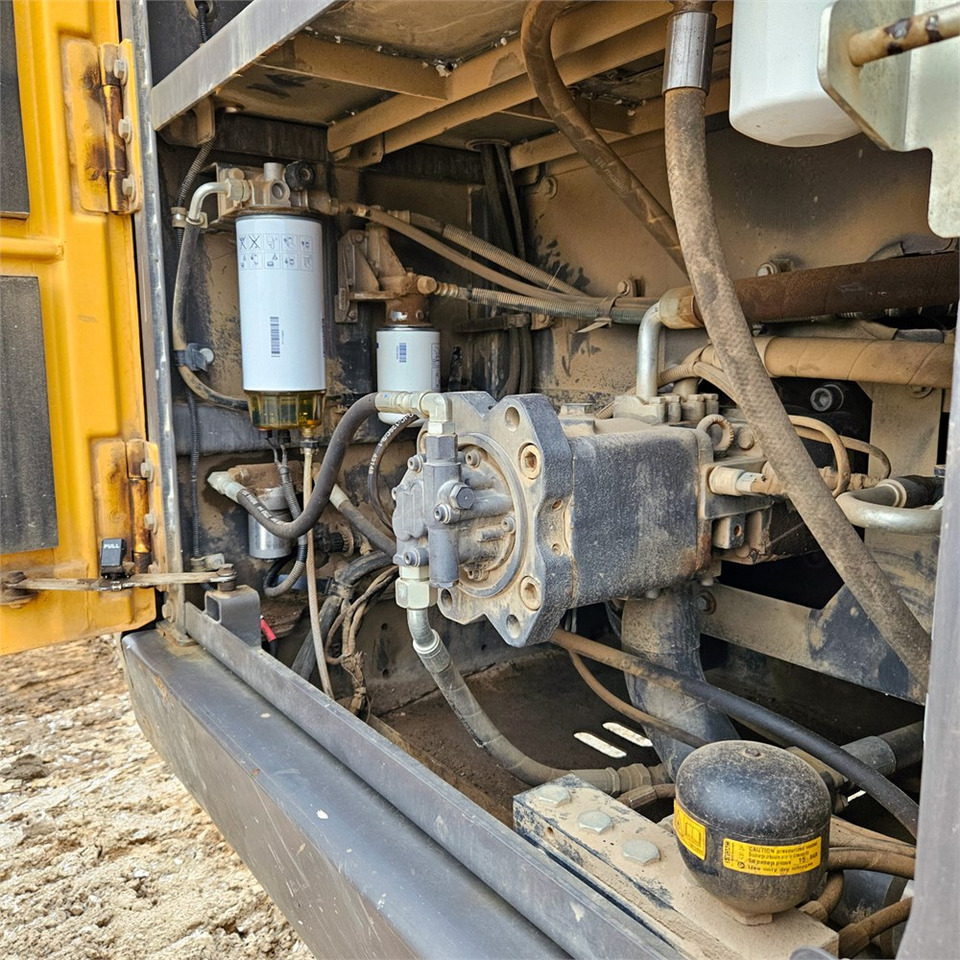 Гусеничный экскаватор Volvo EC250 EL: фото 26