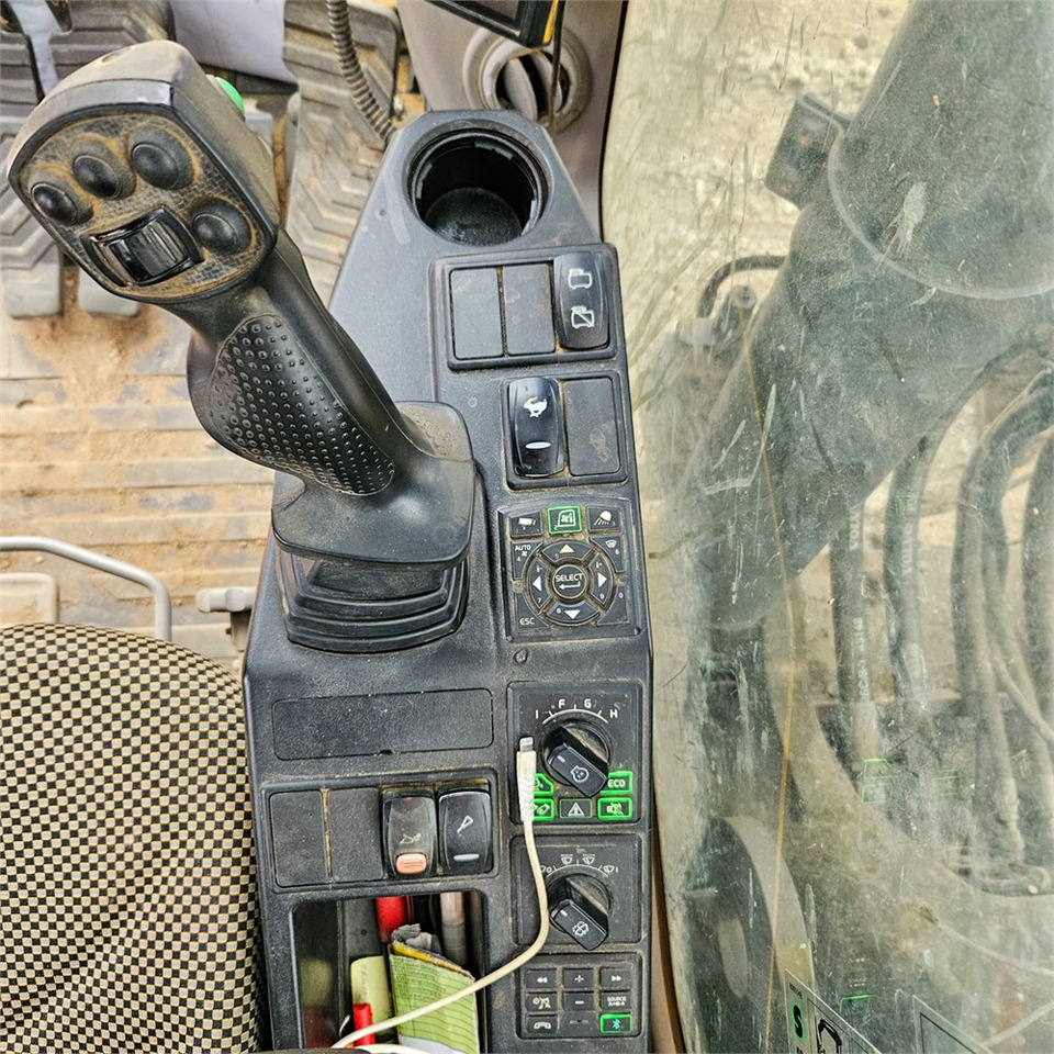 Гусеничный экскаватор Volvo EC250 EL: фото 19