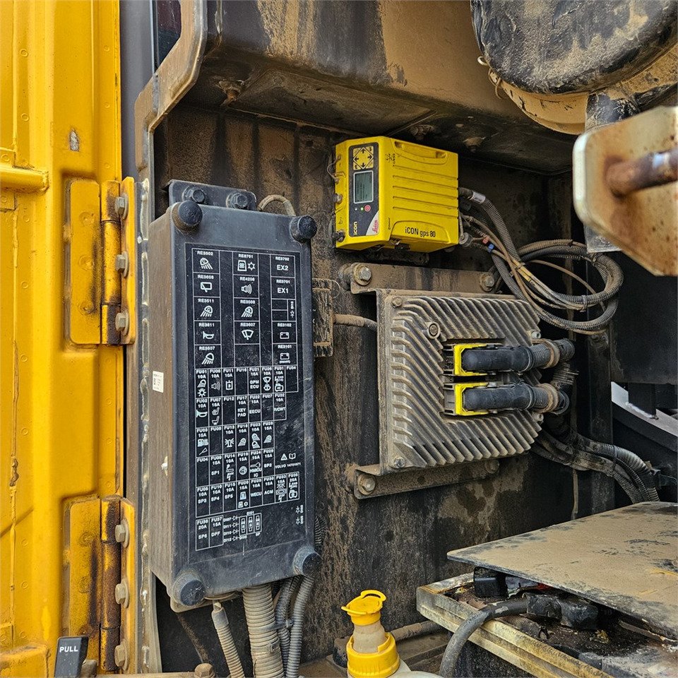 Гусеничный экскаватор Volvo EC250 EL: фото 37