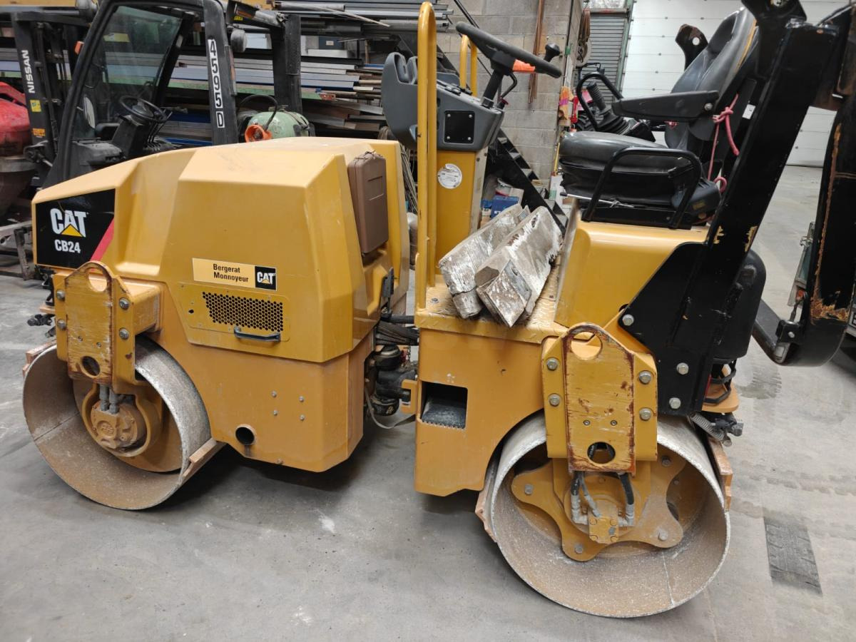 Caterpillar CB24 - Комбинированный каток: фото 2 Caterpillar CB24 - Комбинированный каток: фото 2